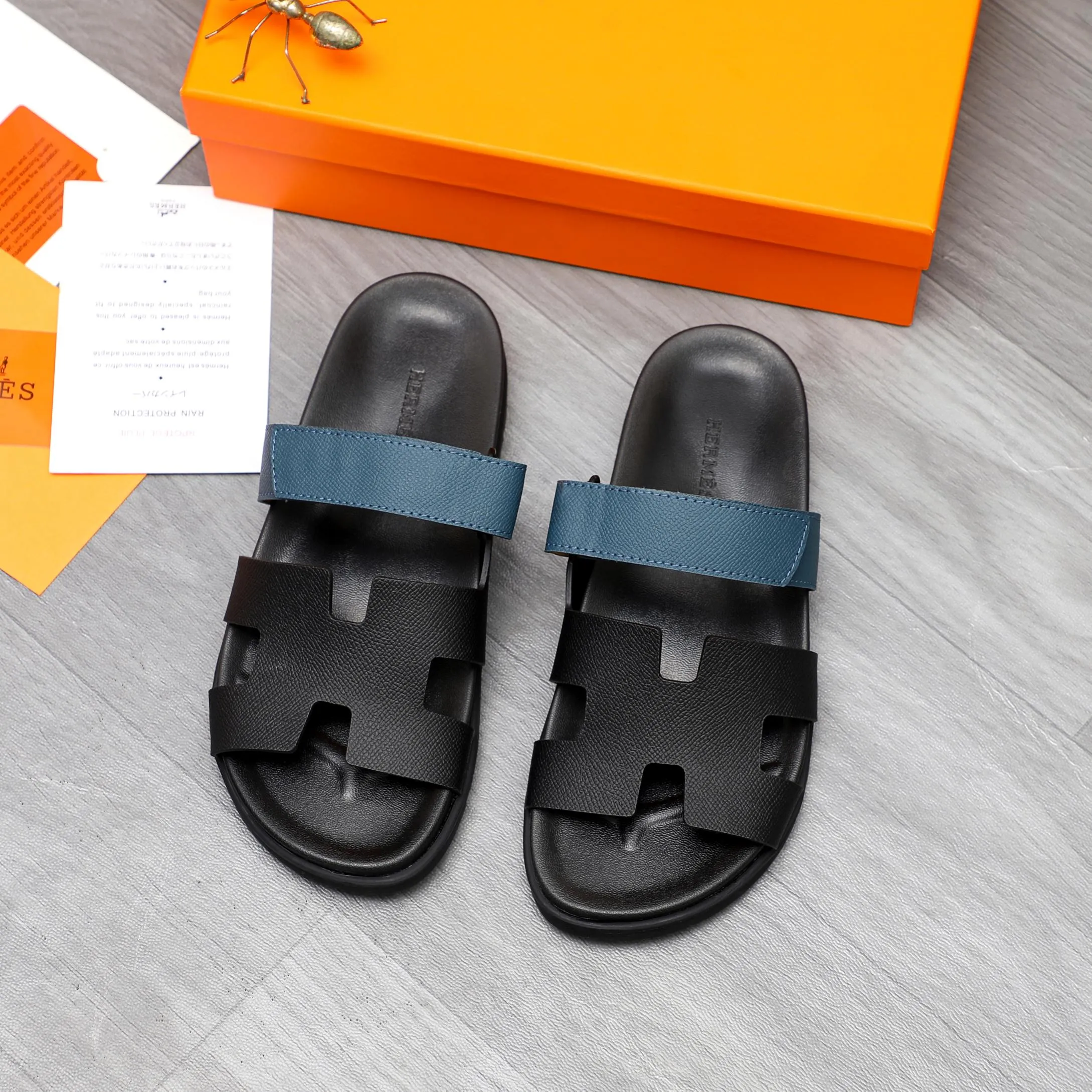 Men's shoes 💰340 Product trademark: Hermes "Hermes" Couple's slippers Regular size: 36-46 Product material: Selected vertical grain cowhide color-blocked upper, microfiber lining, original outsole